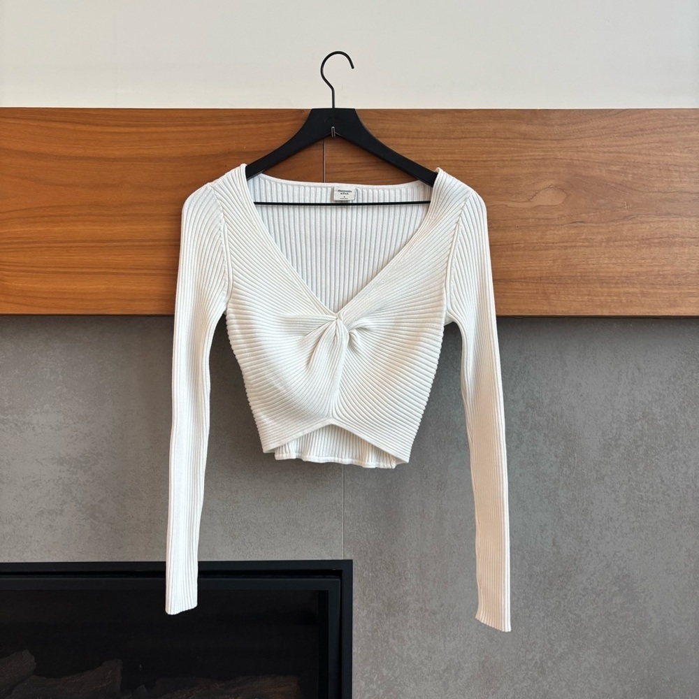 NWOT Abercrombie & Fitch LuxeLoft Women's Snug Sweater,‎ Size S